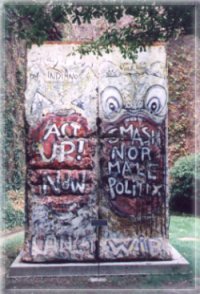 Stones from the Berlin Wall
in the Wynadam Anatole Hotel